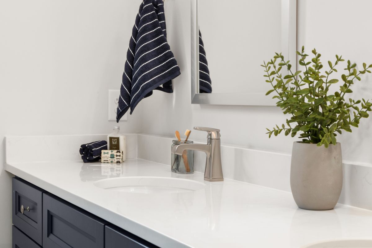 Compact single-sink bathroom vanity with quartz countertop