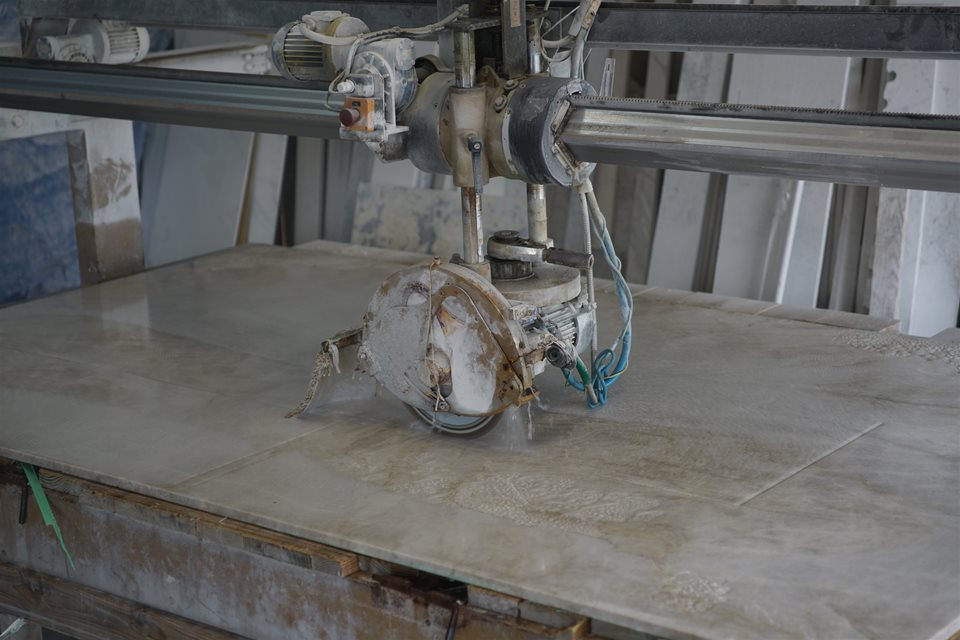 CNC Saw cutting Granite Slab
