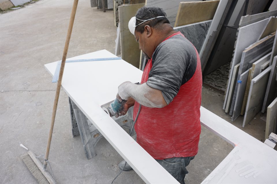 Hand Cutting and Polishing Granite Countertop